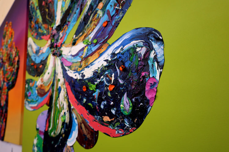 
Succulent Giant by Dominic Virtosu: original work, 180x150cm / 70.8x59.5 in, oil and spray paint on canvas, 2022 (view 9)