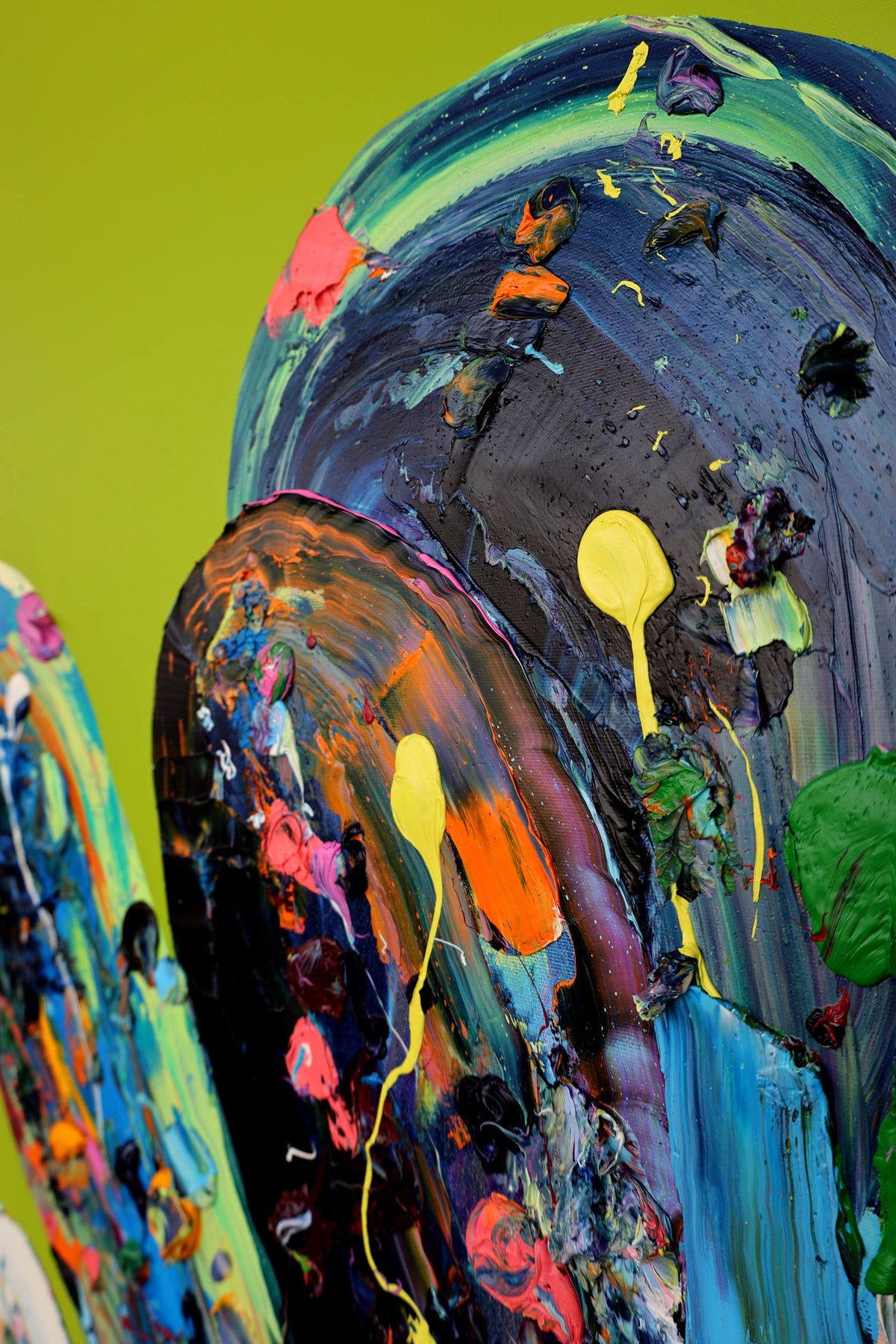 
Succulent Giant by Dominic Virtosu: original work, 180x150cm / 70.8x59.5 in, oil and spray paint on canvas, 2022 (view 6)